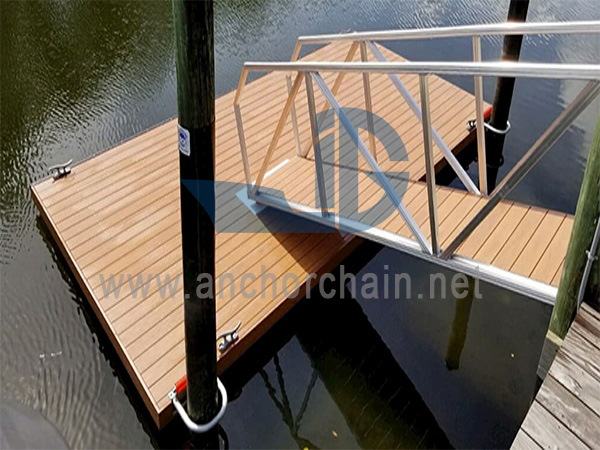 Gangway Alúmanam le Céim Adhmaid Crua